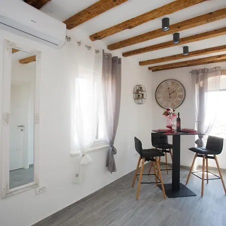 Apartment Angela With Old Town View Split