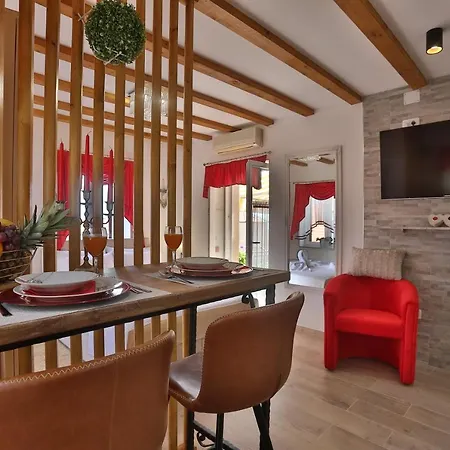 Angela With Old Town View Apartamento