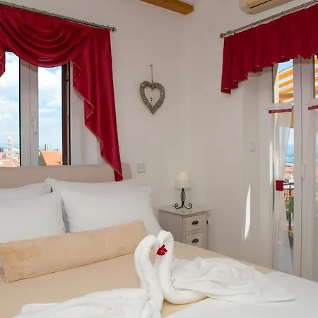 Angela With Old Town View Διαμέρισμα