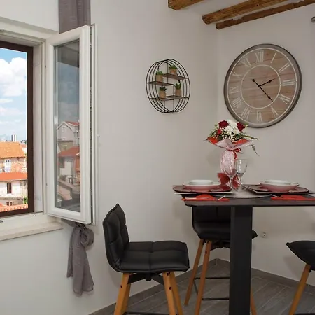 Angela With Old Town View Apartment *