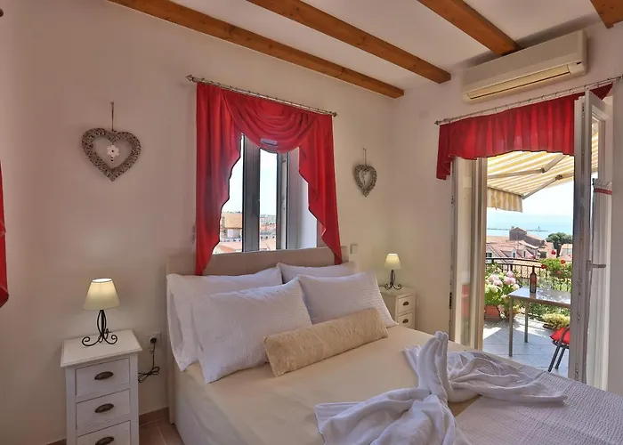 Angela With Old Town View 스플리트