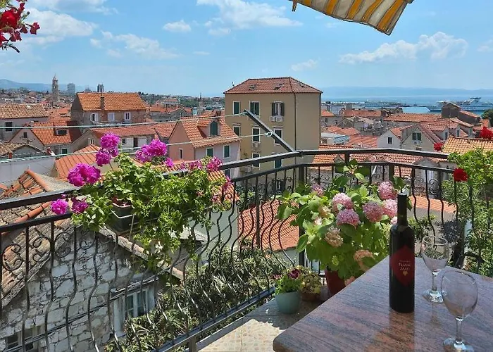 아파트 Angela With Old Town View