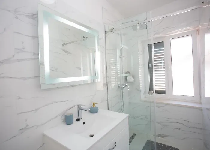 Angela With Old Town View 아파트