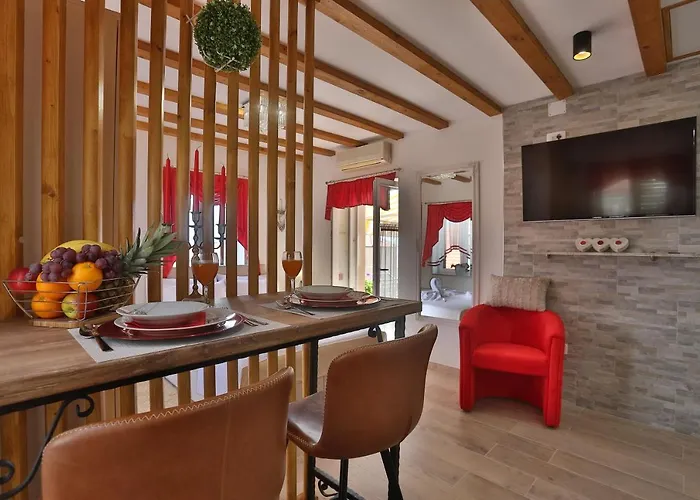 Angela With Old Town View 아파트