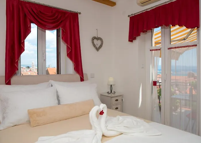 Angela With Old Town View 아파트