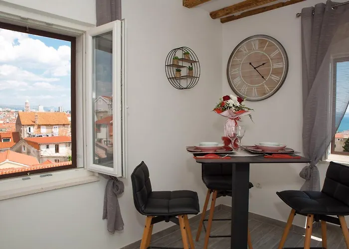 Angela With Old Town View 아파트 *