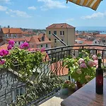 Apartment Angela With Old Town View